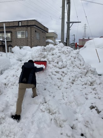 積み重なるものは雪の他にも…