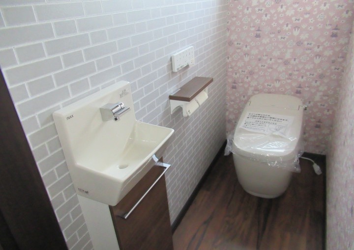 掲載日：8月18日　掃除のしやすさと開放感を両立！最新トイレリフォーム　