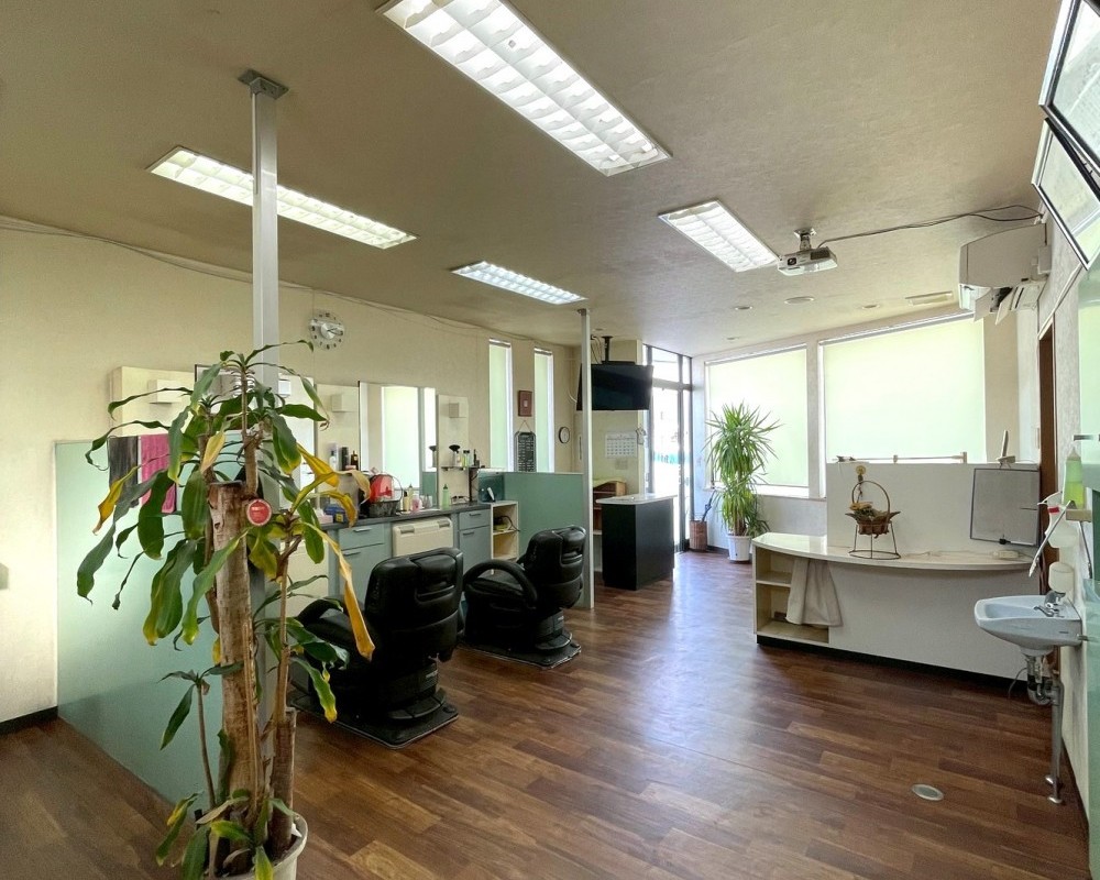 ヘアースタジオアート様 床のリフレッシュ工事