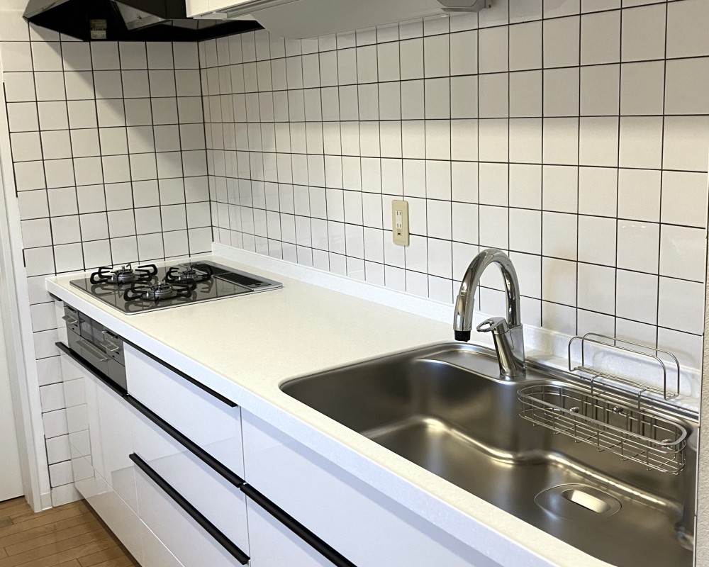 思わぬ配管トラブルを機にキッチンを使いやすく一新