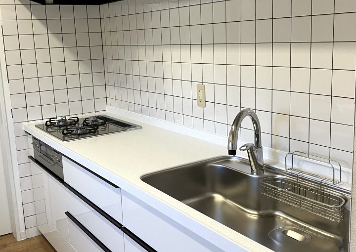 思わぬ配管トラブルを機にキッチンを使いやすく一新