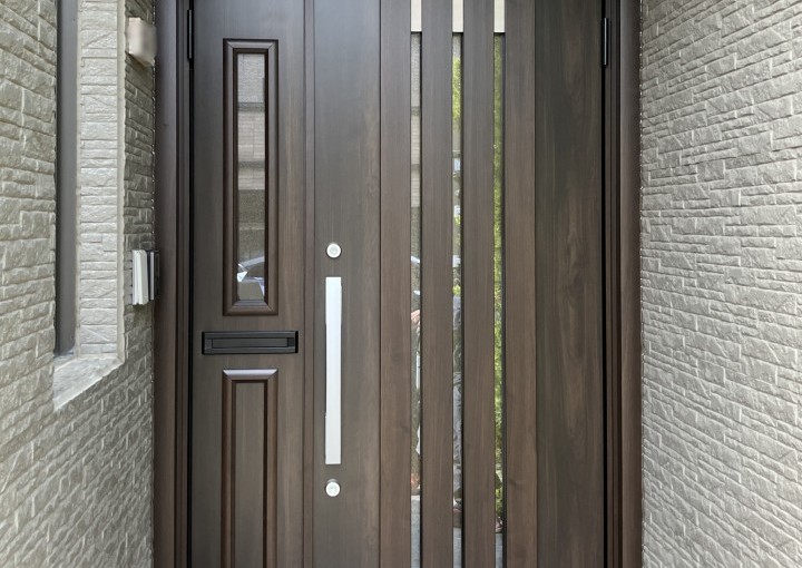 風除室ではなく断熱ドアで快適な玄関へ