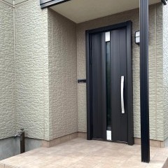 「ドア取替＆玄関タイル張替リフォーム」施工事例更新
